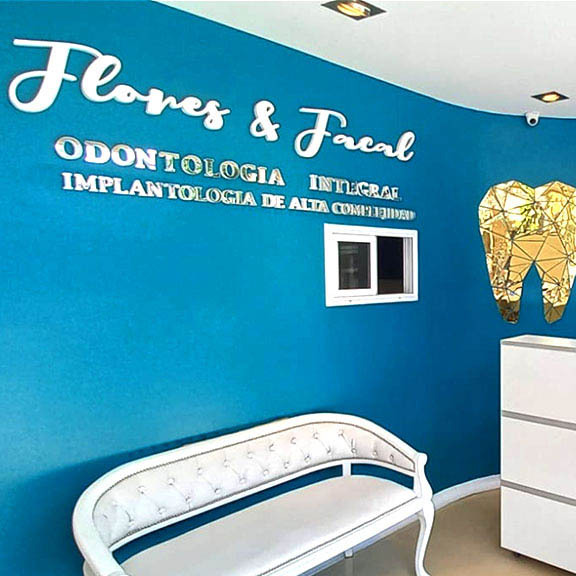 Foto de la recepción del consultorio odontológico donde realizamos reformas
