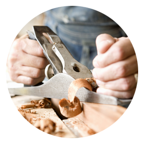 Muebles a medida en madera o melamina / Construcción e instalación de escaleras y barandas / Techos y cielorrasos de madera / Colocación de pisos de madera y zócalos / Colocación de revestimientos de madera en pared / Fabricación de aberturas / Terminaciones en madera.